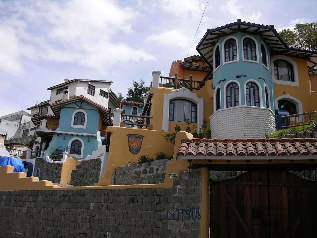 Ecuador Quito Guayasamin 2-01 Bellavista Houses